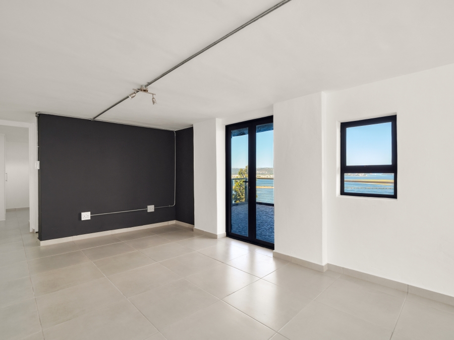 5 Bedroom Property for Sale in Paradise Western Cape